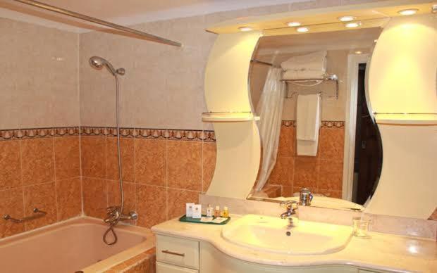 Hotel El Djazair El Mouradia エクステリア 写真